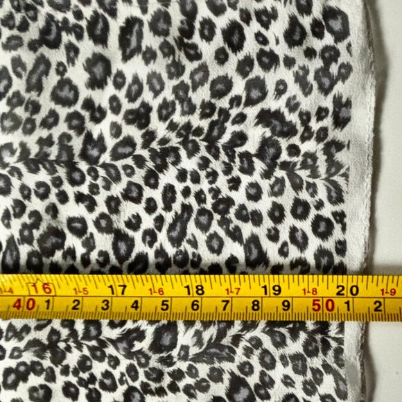Women's Silk Cheetah Print Artisanal Neck Scarf White Charcoal Gray Blue 21x21"… - Picture 11 of 13